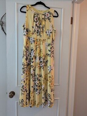 London Style Size 8 Sleeveless Flowy Yellow Floral Calf Length Dress